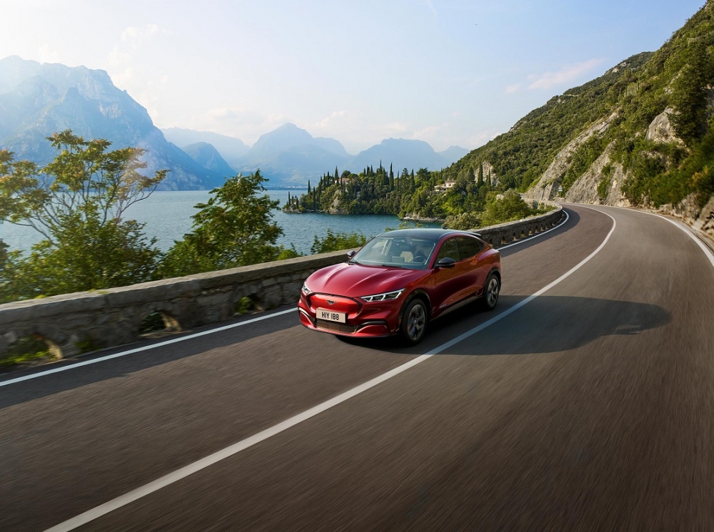 Ford Mustang Mach-E zadebiutuje w polskich salonach w czerwcu