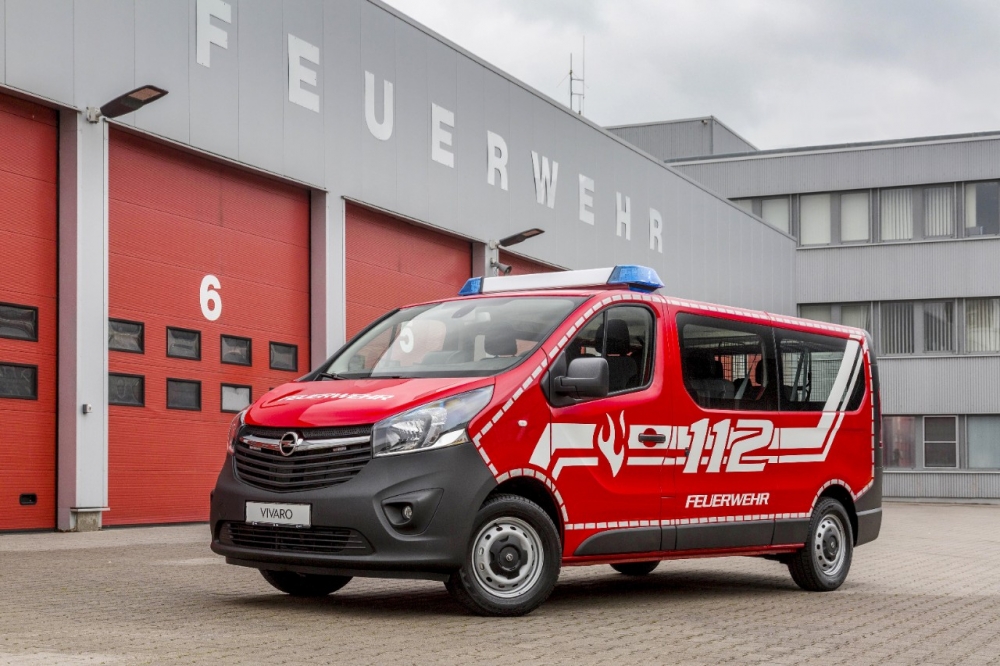 Pojazdy ratownicze Opel Insignia Sports Tourer i Opel Vivaro na