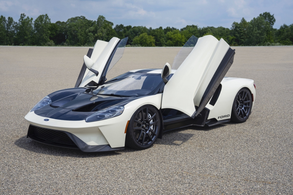 Ford GT w wersji specjalnej Heritage Edition w hołdzie protoplastom i prototypom z 1964 roku