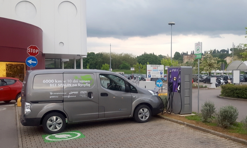 Nissan e-NV200 w bezemisyjnej podróży na Sycylię