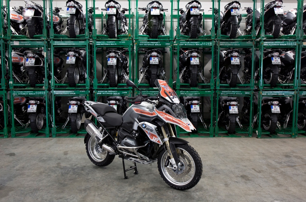114 motocykli BMW R 1200 GS żegluje do Tajlandii