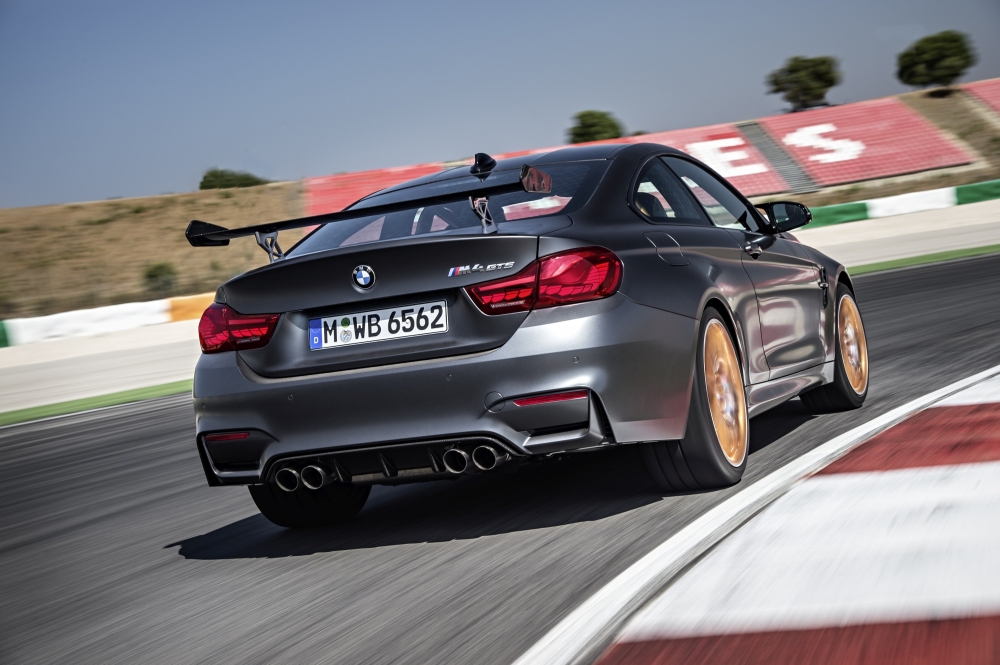 BMW M4 GTS i BMW 3.0 CSL Hommage samochodami sportowymi roku 2015