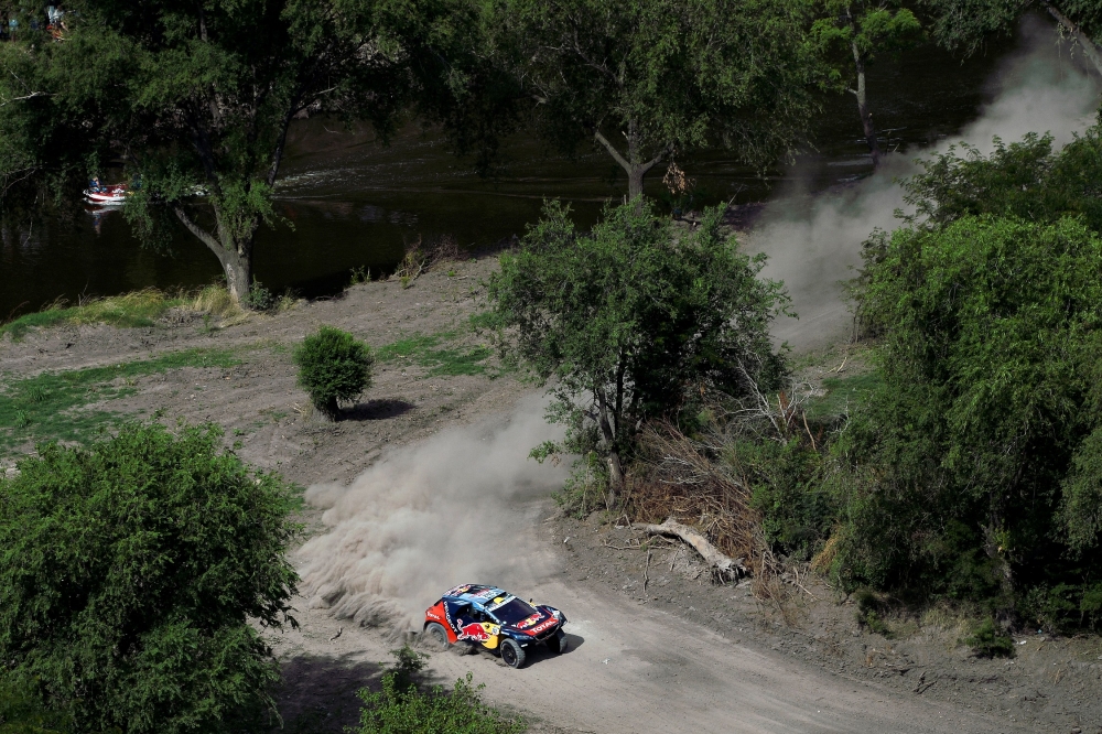 Prolog Dakaru: Peugeot 2008 DKR w czołówce