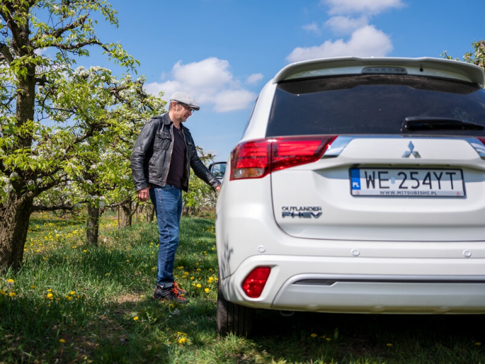 Mitsubishi Outlander PHEV nr 1 w Polsce