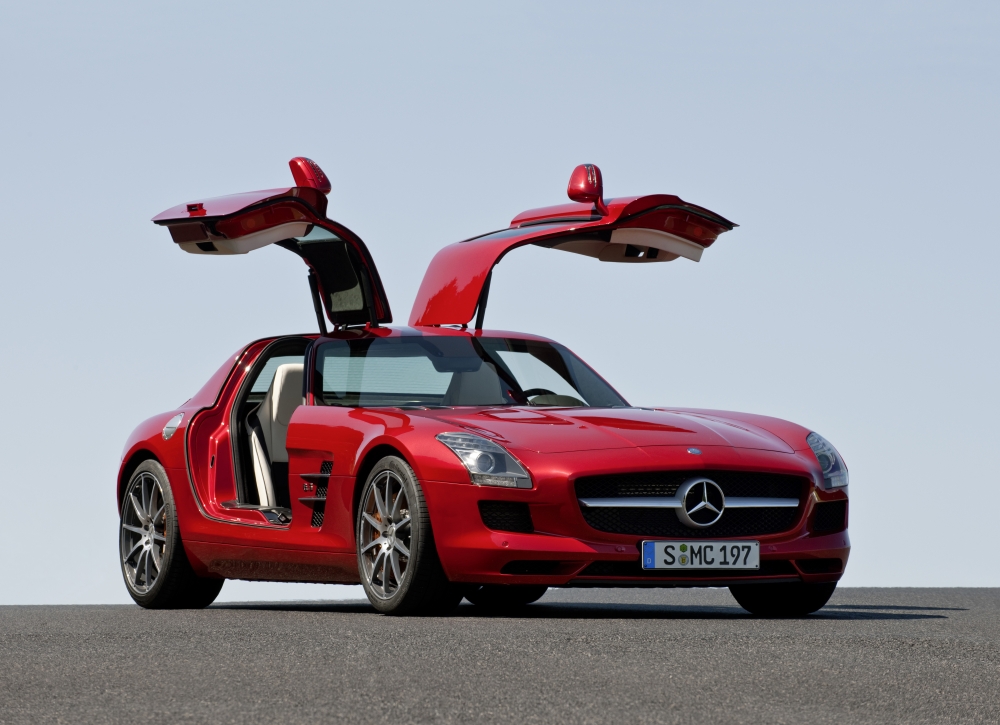 Mercedes SLS AMG samochodem roku 2011 Playboya 