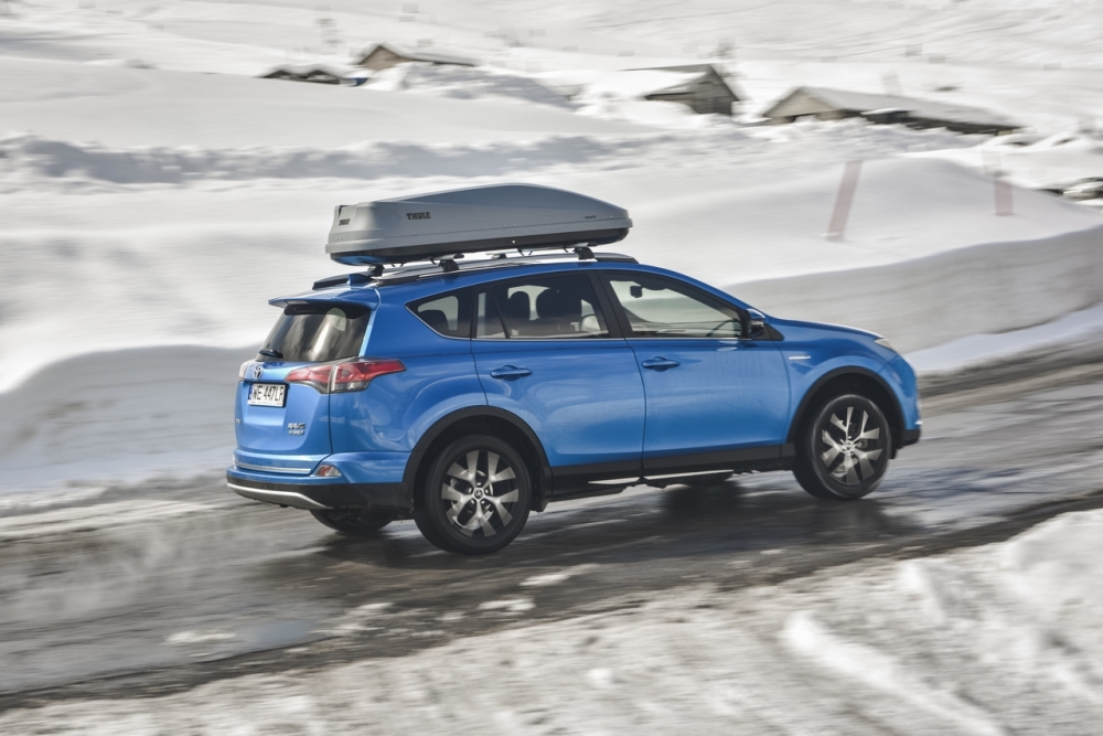 Toyota RAV4 Hybrid na alpejskich trasach