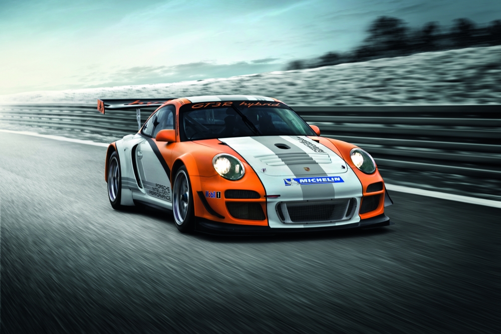 911 GT3 R w rękach kierowcy F1 