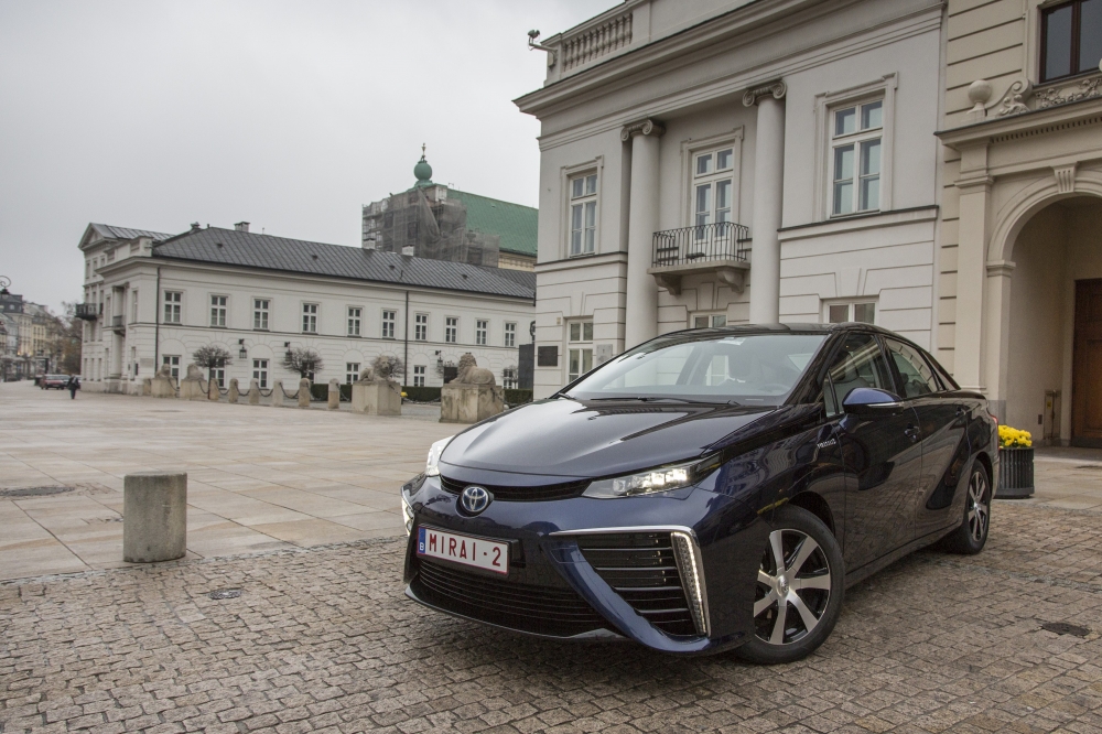 Mirai i Prius na 20. Pikniku Naukowym