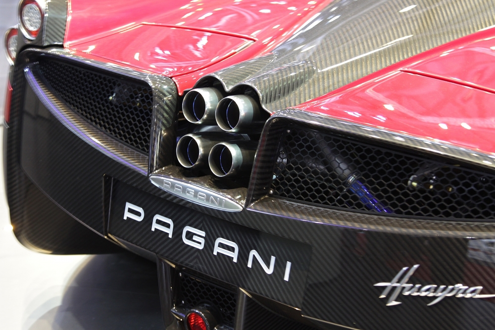 Pagani Huayra na ulicy we Włoszech