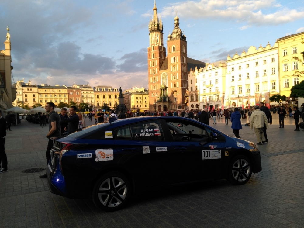 Zwycięstwo Toyoty Prius w Rajdzie Polski Historycznym w klasie nowych energii