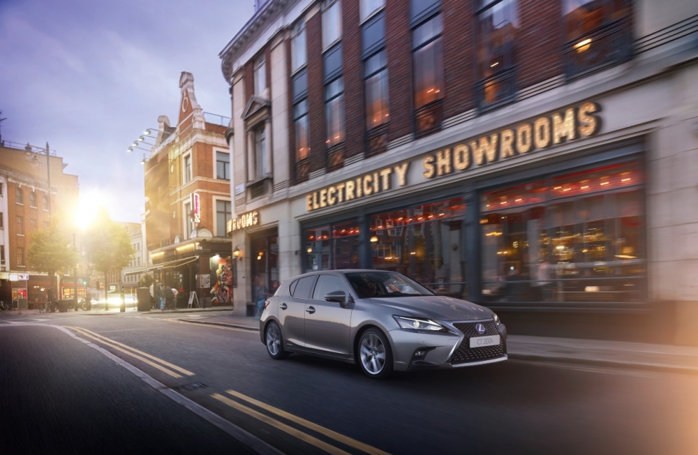 Lexus na salonie samochodowym we Frankfurcie 