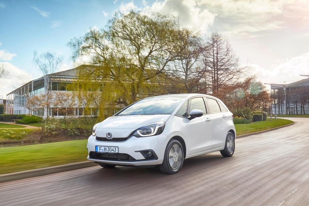 Nowa Honda Jazz: kompleksowy pakiet bezpieczeństwa z przednią centralną poduszką powietrzną 