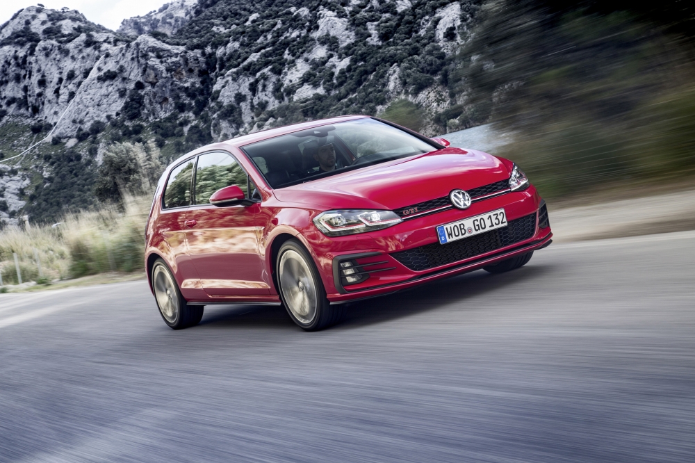 Golf z genami auta wyścigowego: Volkswagen rozpoczął sprzedaż Golfa GTI TCR