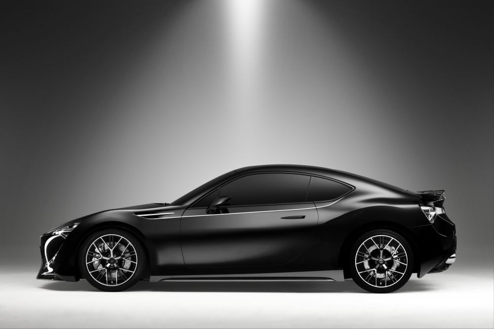 Co pod maską Toyoty FT-86?