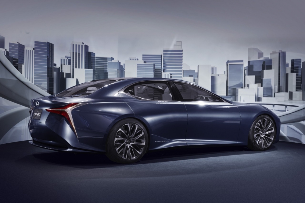 Potwierdzone: będą Lexusy plug-in