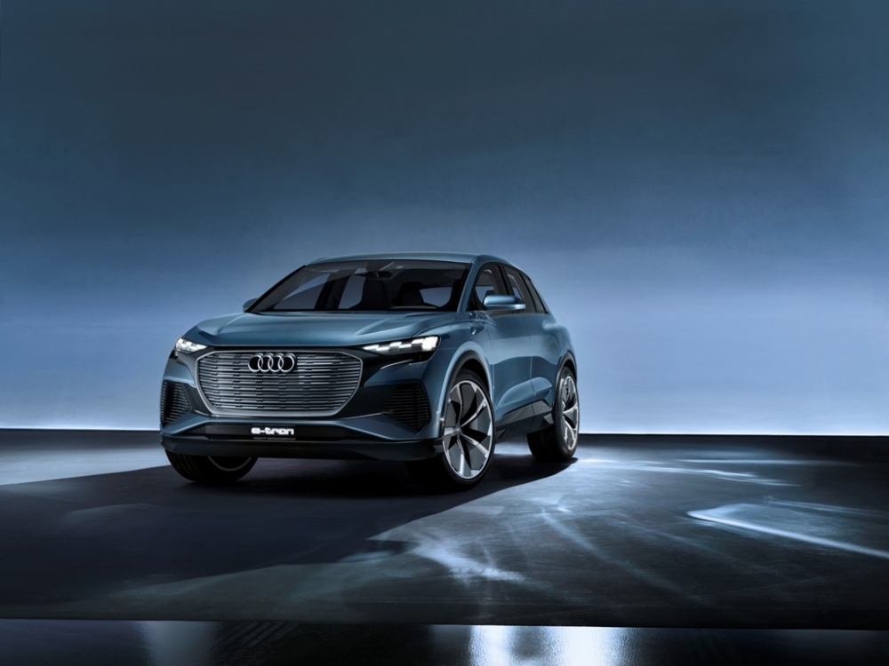 Audi Q4 e-tron wyznacza standardy w zakresie wnętrza i systemów obsługi 