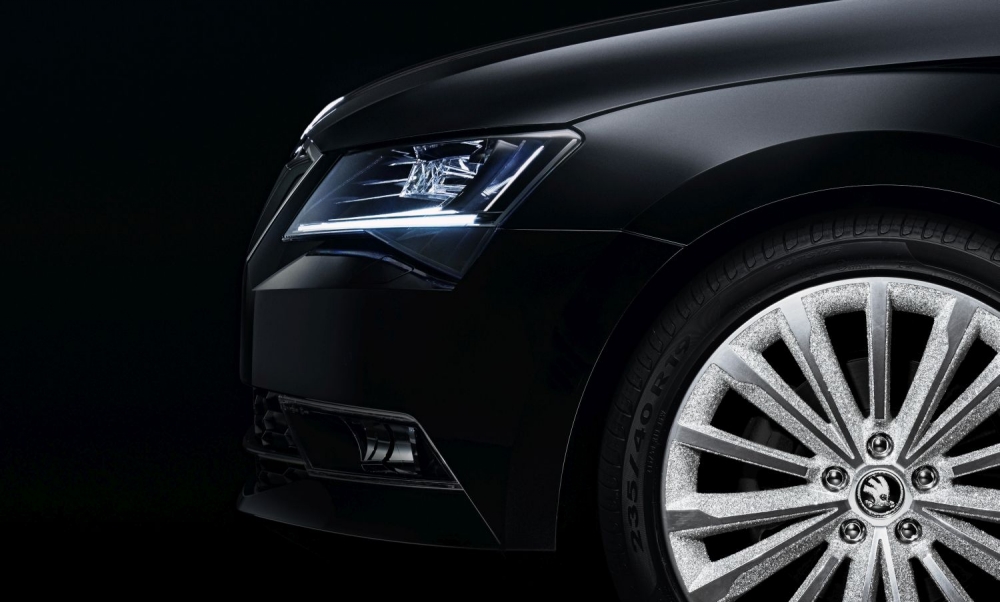 Skoda Superb Black Crystal: bling, bling