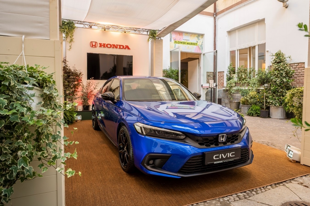 NOWA HONDA CIVIC W CENTRUM UWAGI PODCZAS MILAN DESIGN WEEK