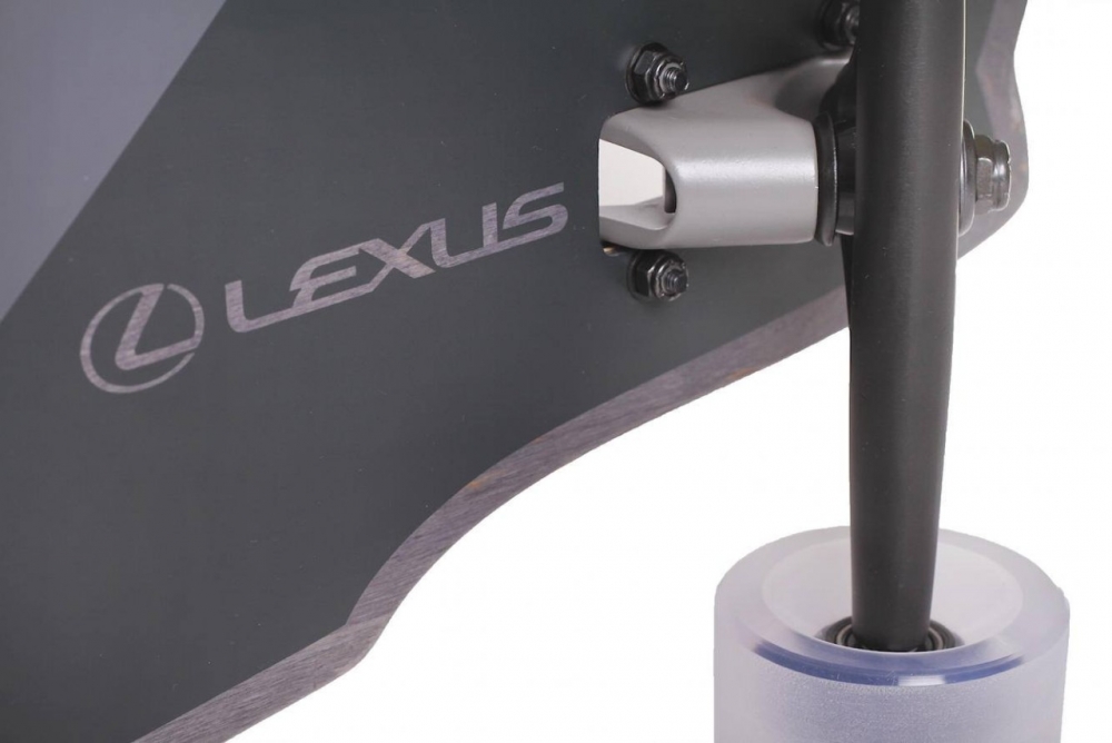 Longboard od Lexusa