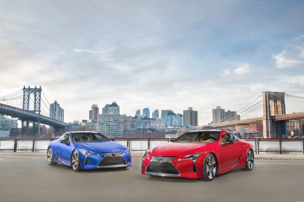 Lexus LC 500 i LC 500h na targach w Nowym Jorku