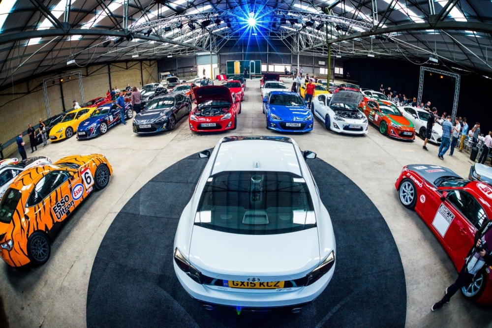 Ojciec sportowej Toyoty GT86 na spotkaniu z fanami w Anglii