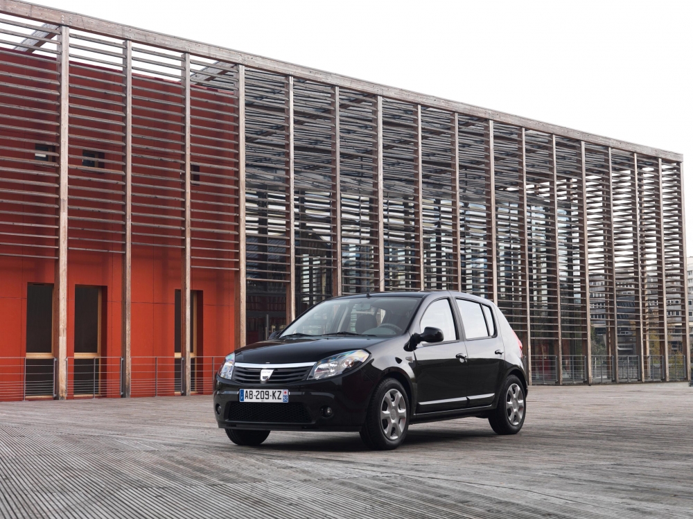 Dacia in Black - w czarnym jej do twarzy