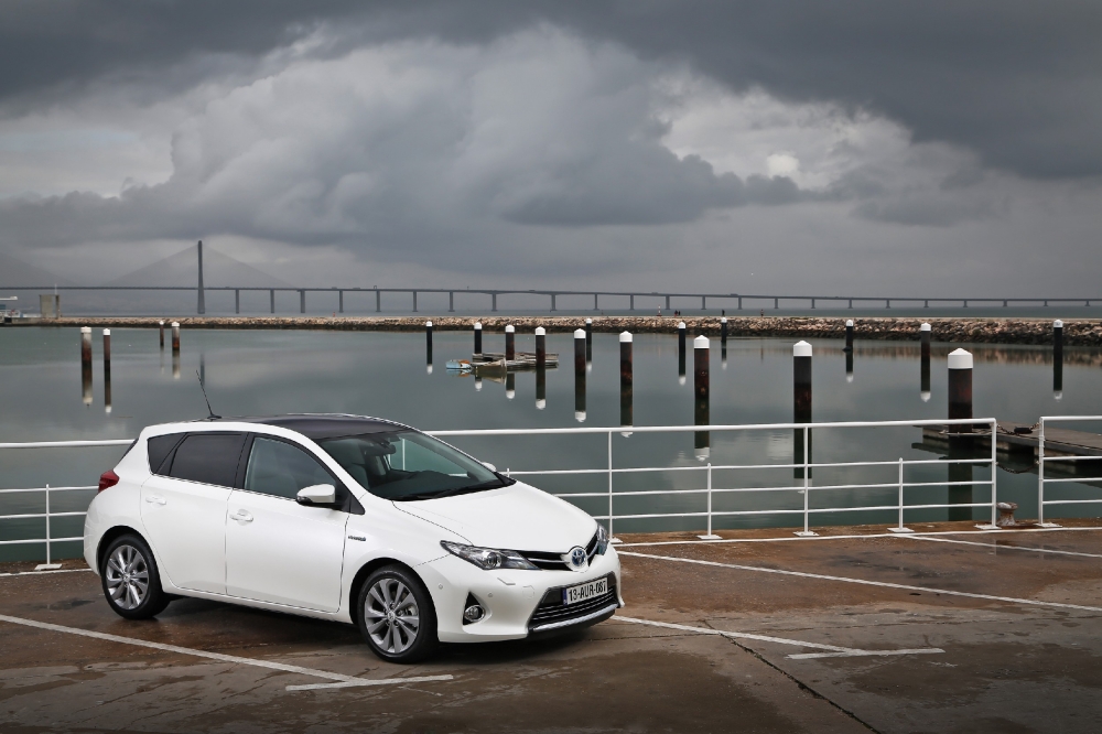 Hybrydowy Auris bestsellerem wyprzedaży Toyoty w 2015 roku