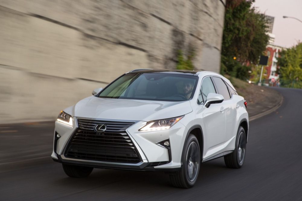 Wydłużony Lexus RX w próbach drogowych