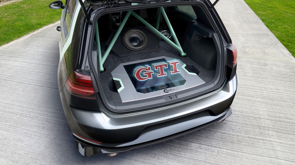 Światowa premiera: Światło i przestrzeń – hologram w Golfie GTI
