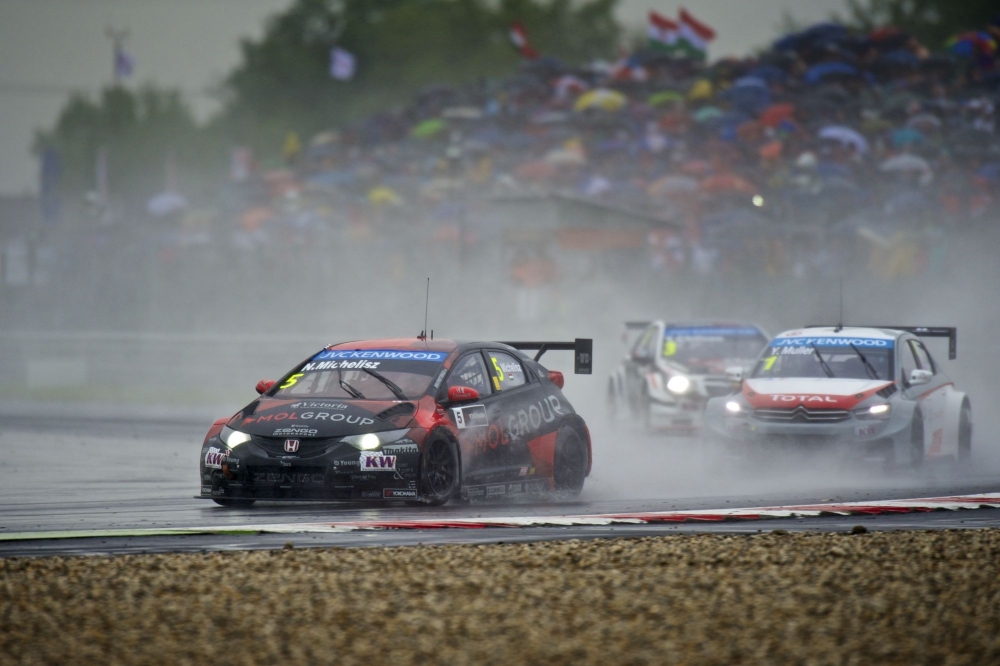 Honda Civic trzecia w wyścigu na torze Slovakia Ring