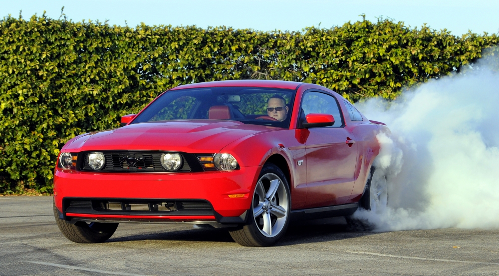Ford Mustang GT 2011 - 5 litrów i 412 KM
