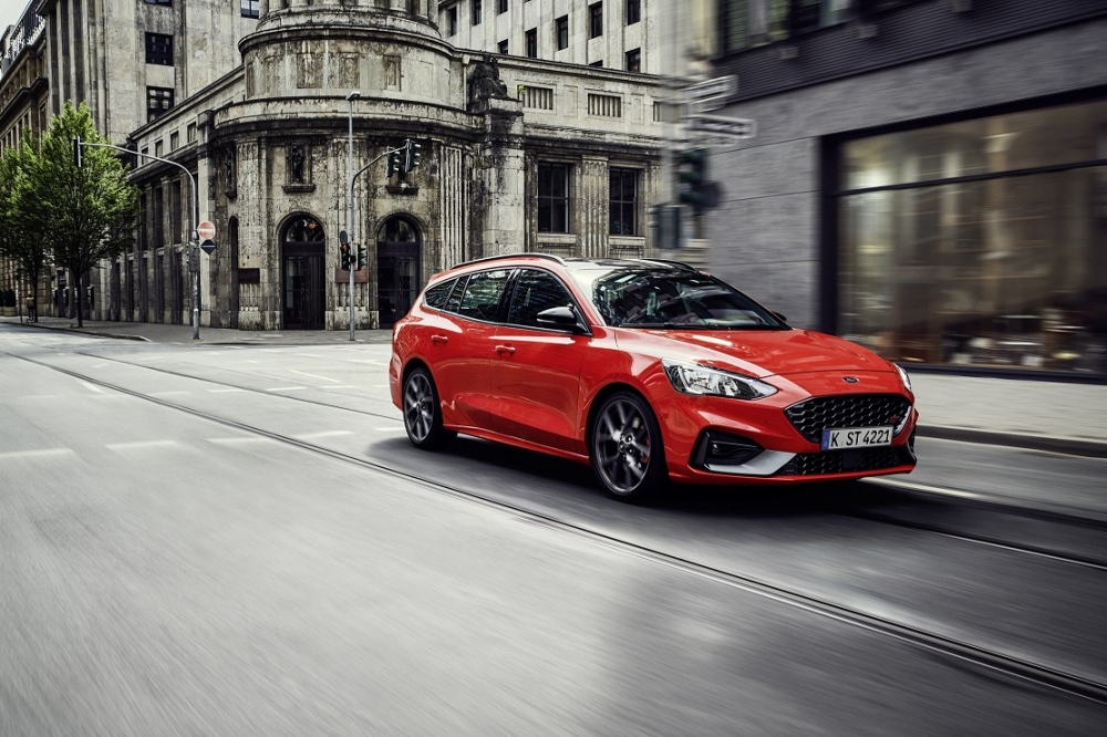 Wiemy już, jak wygląda i ile kosztuje nowy Ford Focus ST w wersji kombi!
