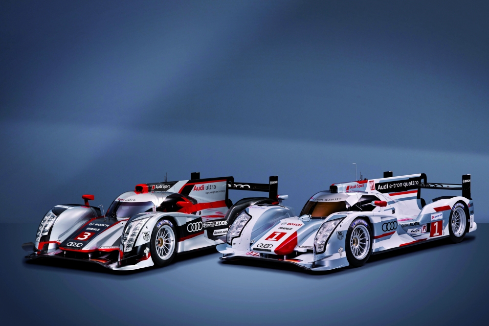 Dwa Audi R18 e-tron quattro w wyścigu w Sebring