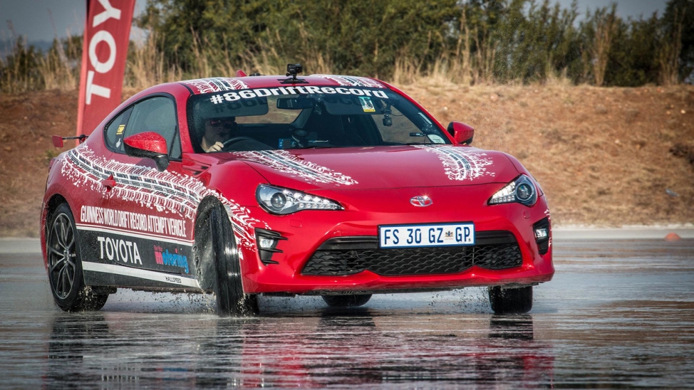 Toyota pobiła rekord Guinnessa w długości driftu 