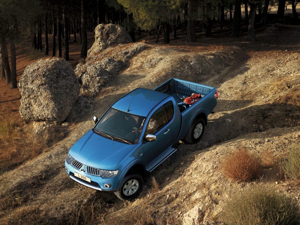Mitsubishi L200 Pickupem Roku