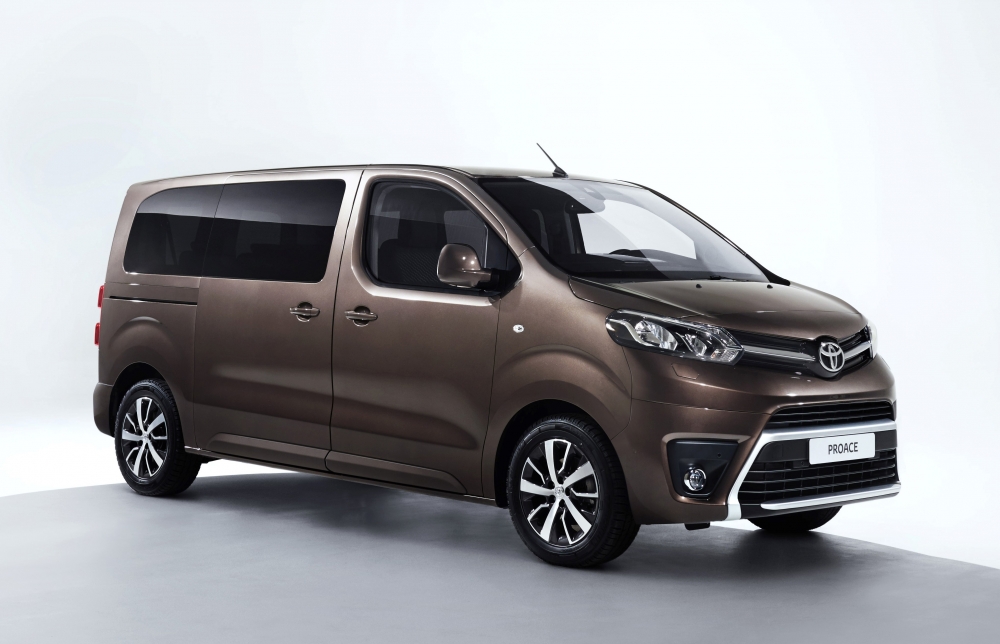 PROACE i Hilux umacniają pozycję Toyoty na rynku aut użytkowych
