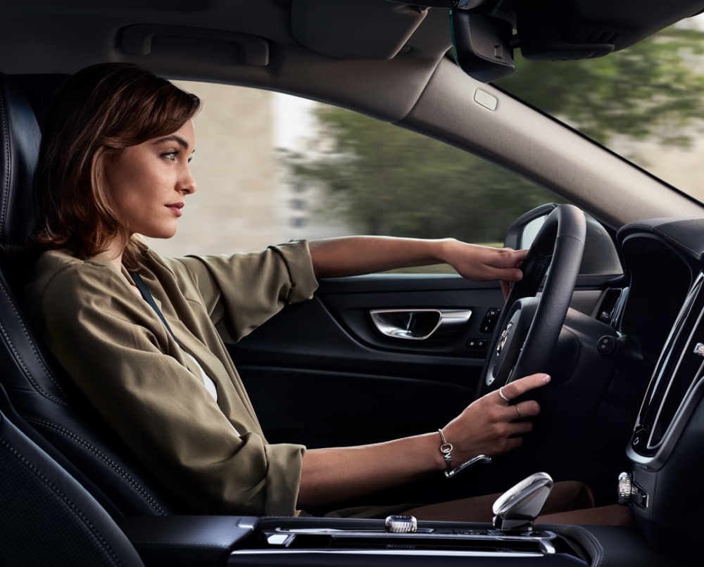 Z okazji Dnia Kobiet Volvo Cars przypomina: nasze samochody chronią równie skutecznie ciało kobiety i mężczyzny
