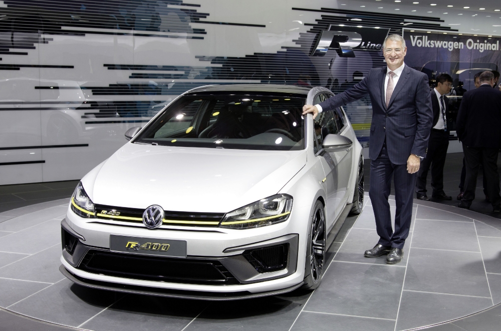Udoskonalony Touareg i sportowy Golf R 400 w Pekinie
