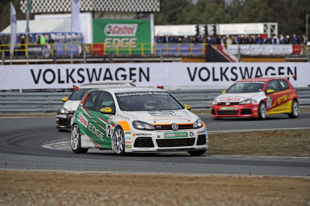 Zacięta rywalizacja podczas Volkswagen Castrol Cup w Poznaniu