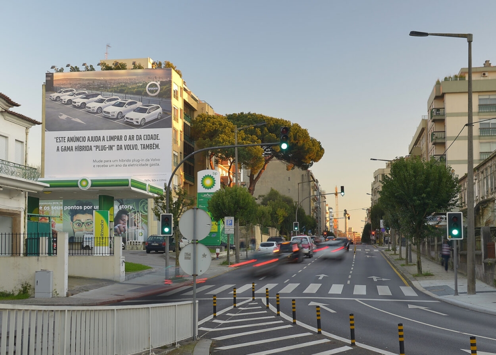 Volvo stworzyło billboard reklamowy, który oczyszcza powietrze