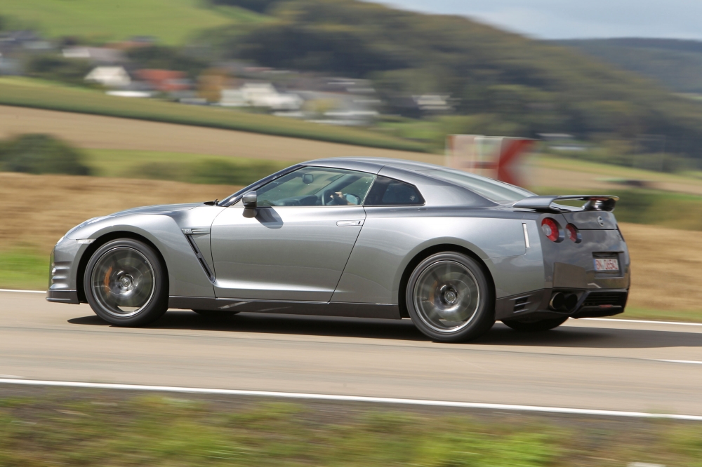 Nissan GT-R - od 0 do 100 w 2,84 sekundy!