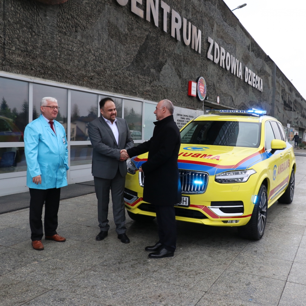 Volvo XC90 posłuży transplantologom z Centrum Zdrowia Dziecka