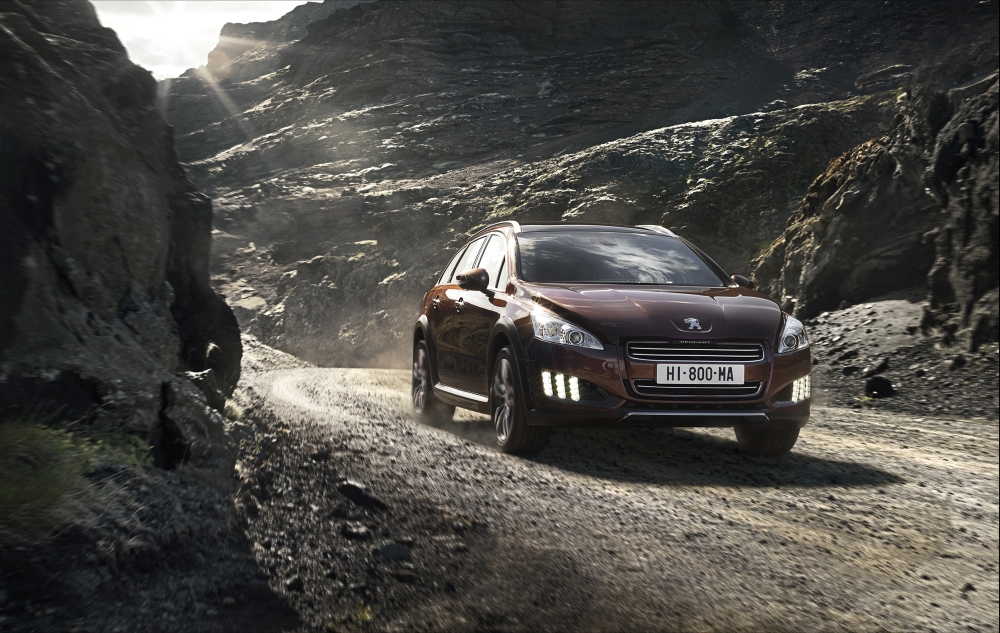 Peugeot 508 RXH - hybrydowy 