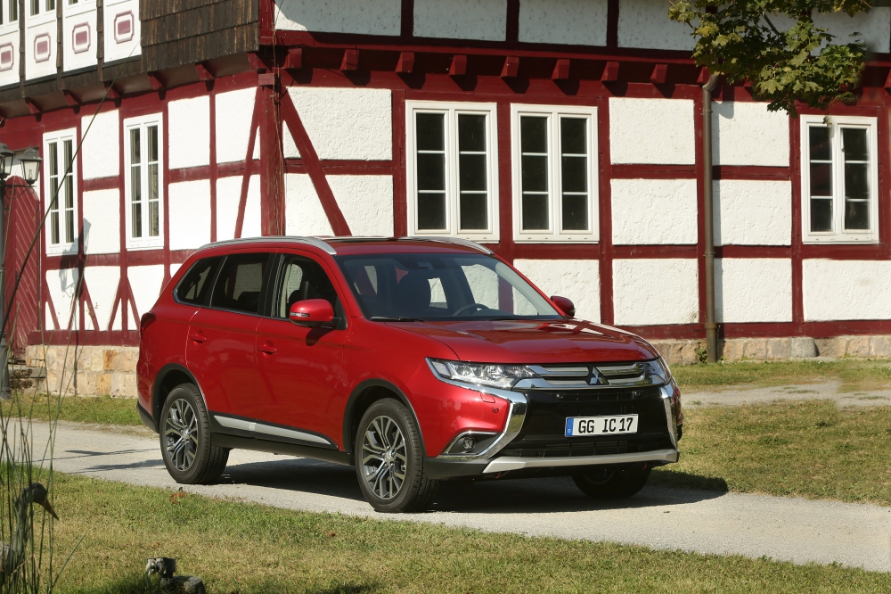 Mitsubishi Outlander 2017 i Outlander PHEV 2017 już w polskich salonach