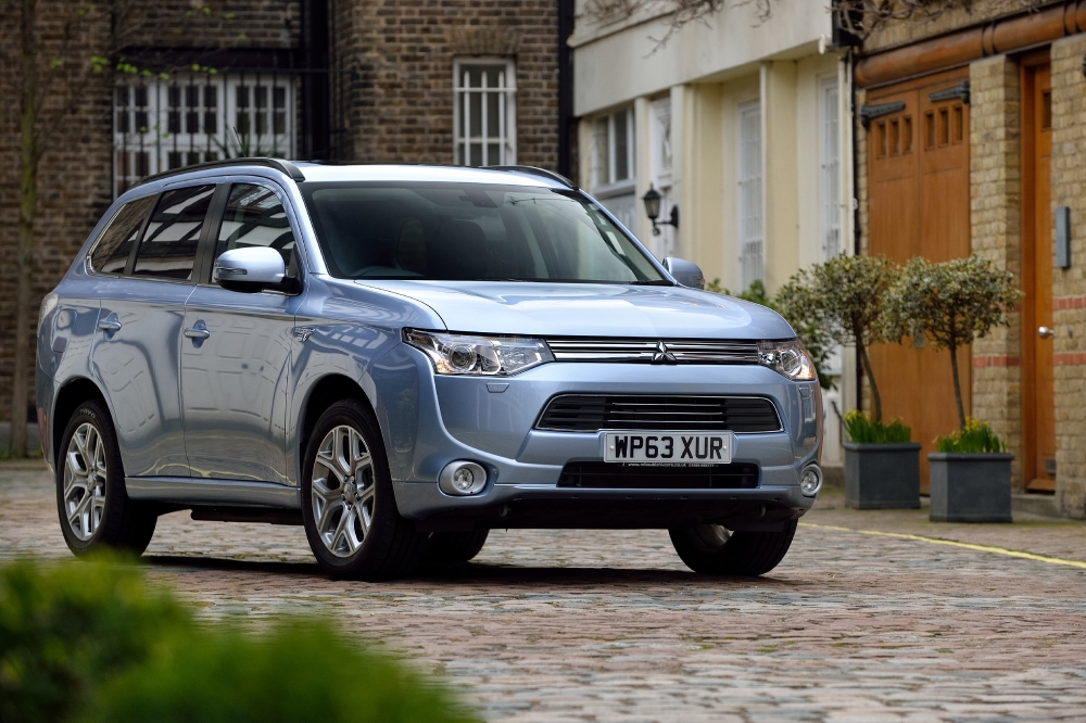 Outlander PHEV najlepszym autem z alternatywnym układem napędowym 2014 roku