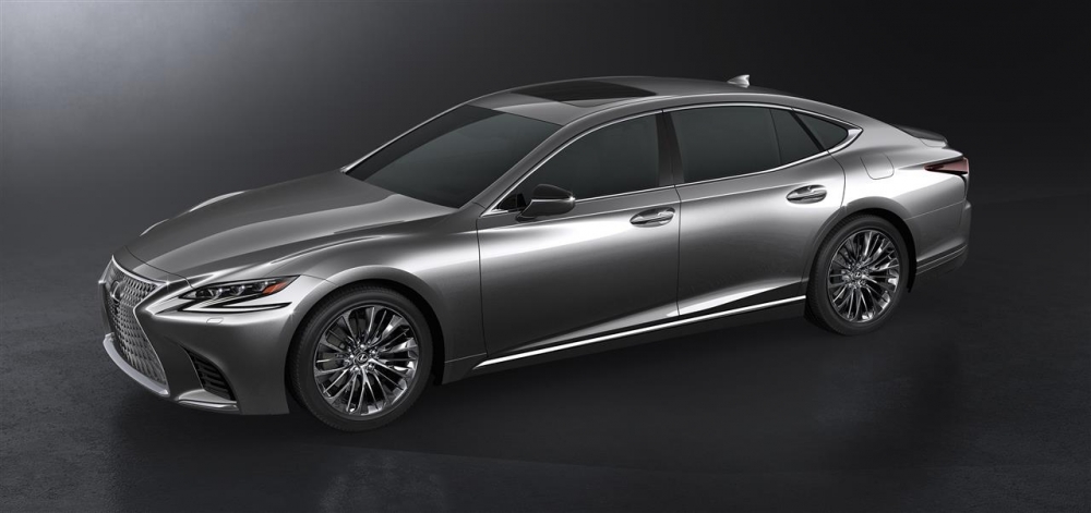 Nowy Lexus LS 500H na Tournee po Polsce