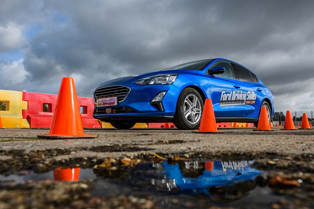Bezpłatne szkolenia z bezpieczeństwa jazdy Ford Driving Skills For Life. W Polsce przeszkolono już ponad 3000 młodych kierowców