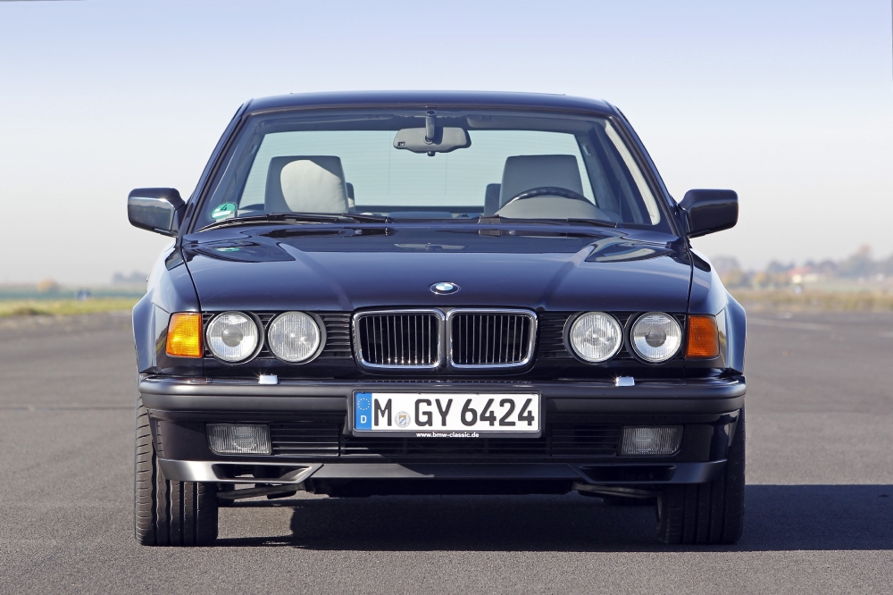 Nowe standardy w klasie aut luksusowych: 25-lecie BMW 750i