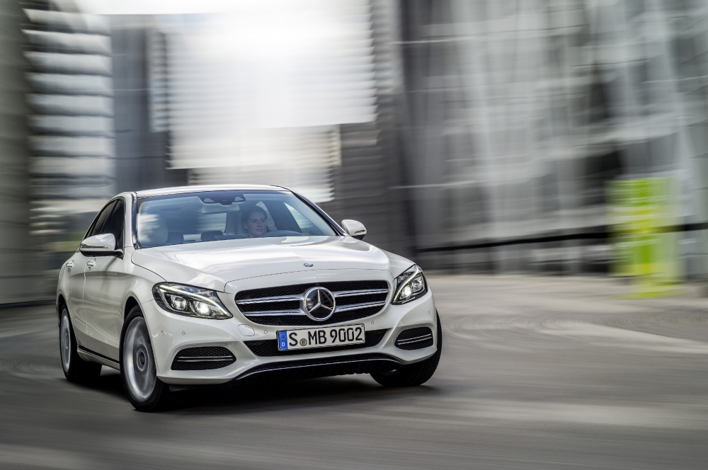 Mercedes C350e: dwója z testu łosia
