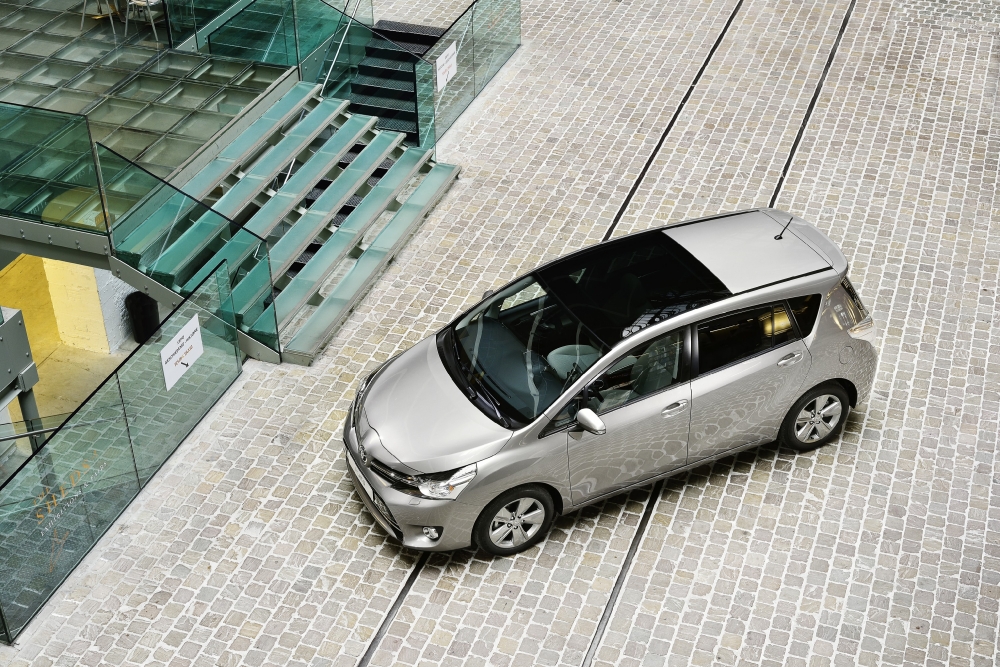 Toyota Verso z silnikiem od BMW